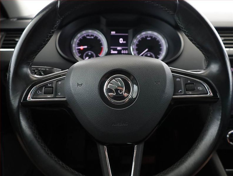 Škoda Octavia (2017) 1.6 TDI, Tempomat - fotka 8 z 14