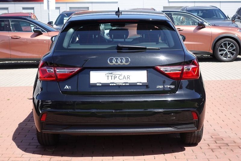 Audi A1 1,0TFSi 70kW S-line - fotka 5 z 25