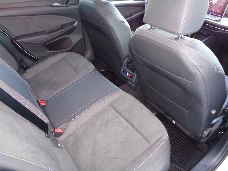 Volkswagen Golf 1,5 TSI  PEOPLE  110 kW - fotka 24 z 30