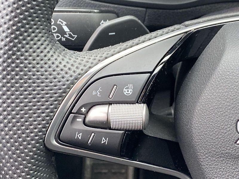 Škoda Karoq (2025) 2.0 TDI 4x4 DSG SportLine - fotka 27 z 39