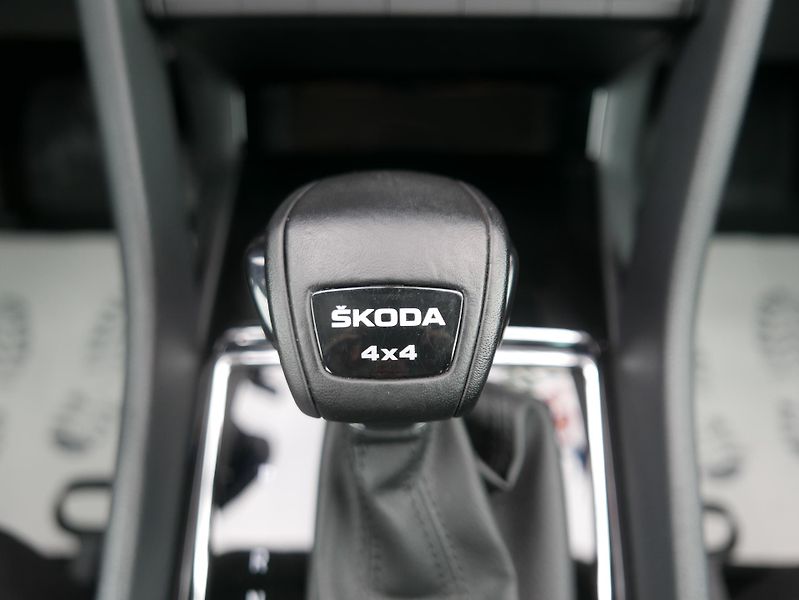 Škoda Karoq 2,0 TDI Tour 4x4 Automat - fotka 31 z 34