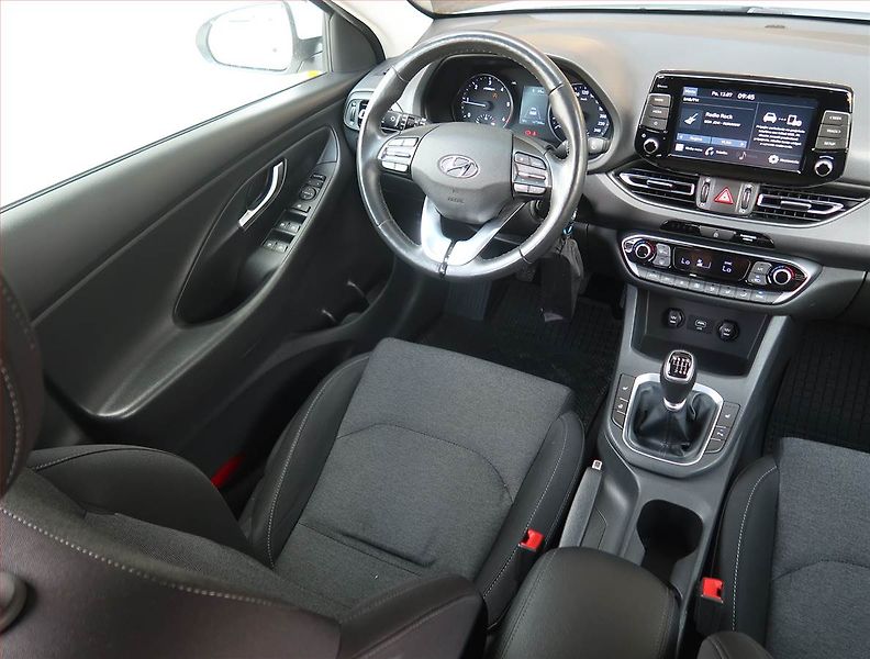 Hyundai i30 (2021) Family 1.6 CRDi, Serv.kniha - fotka 7 z 18