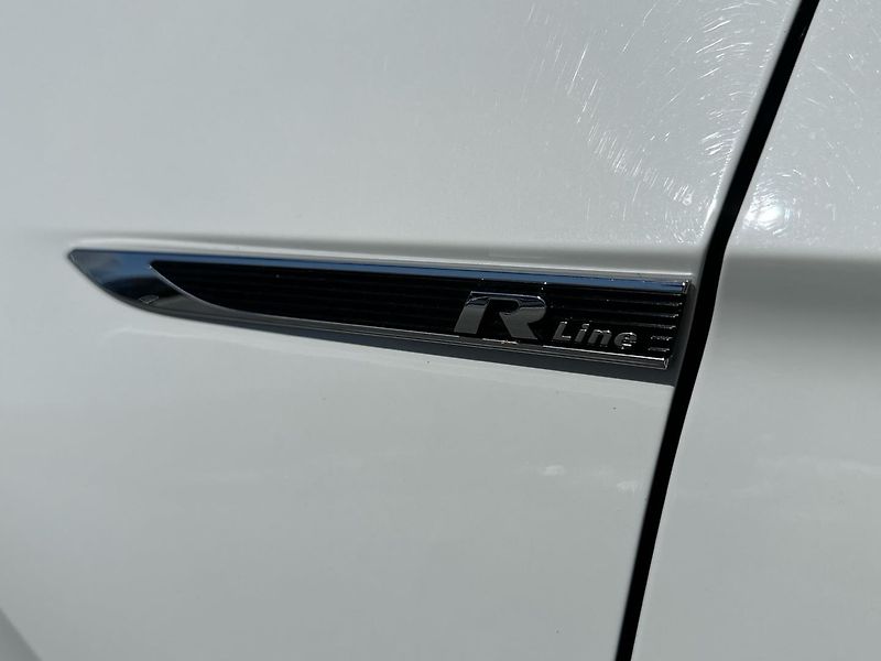 Volkswagen Passat 2,0 TDI / 147 kW 4Mot. R-line - fotka 18 z 26