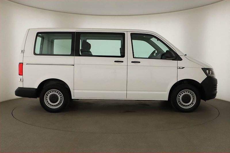 Volkswagen Transporter (2018) 2.0 TDI, Bus, 6Míst, ČR, 1Maj - fotka 6 z 14