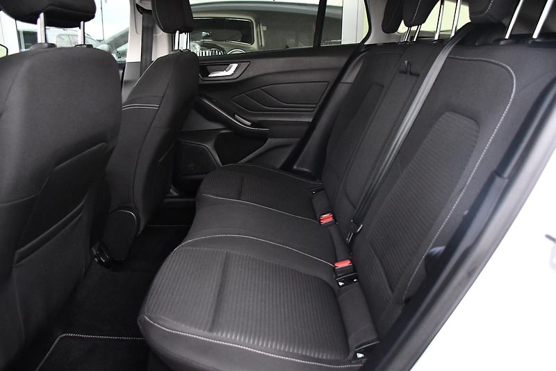 Ford Focus 1.0EcoBoost A/T NAVI 1M ČR - fotka 19 z 38