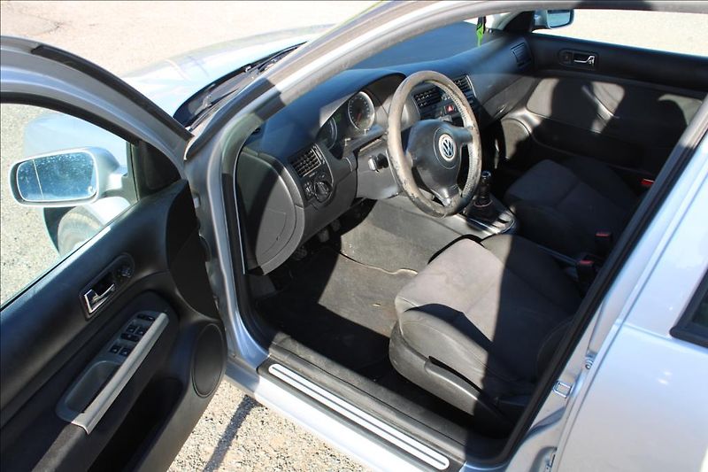 Volkswagen Bora 1,6 i  KLIMA, STK 7/2027 - fotka 8 z 19