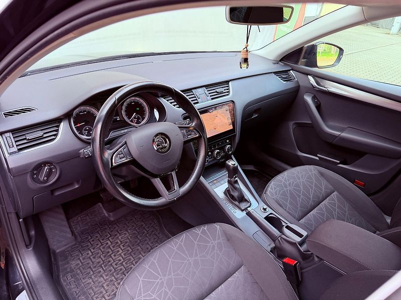 Škoda Octavia 2.0 TDi DSG 4x4 Ambition+ - fotka 16 z 32