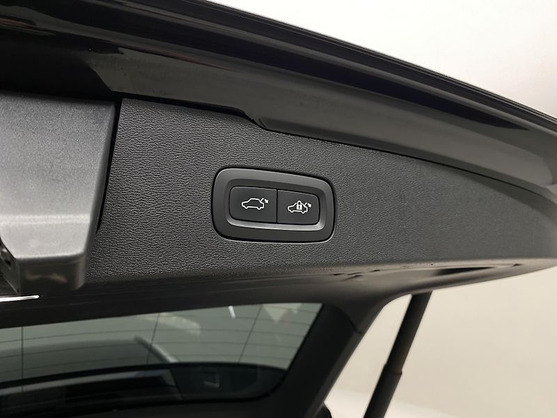 Volvo V60 D3 AWD INSCRIPTION REZERVACE - fotka 32 z 42