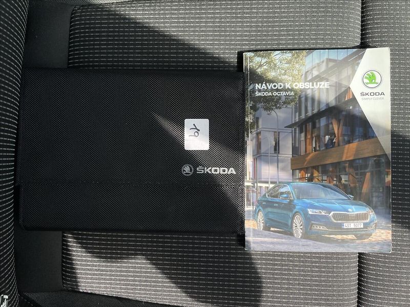 Škoda Octavia 2,0 TDI Combi Ambition Plus - fotka 19 z 23