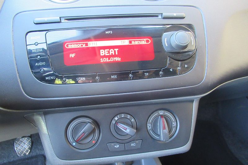 Seat Ibiza 1.2i  KLIMA  SADA ALU KOL - fotka 13 z 21