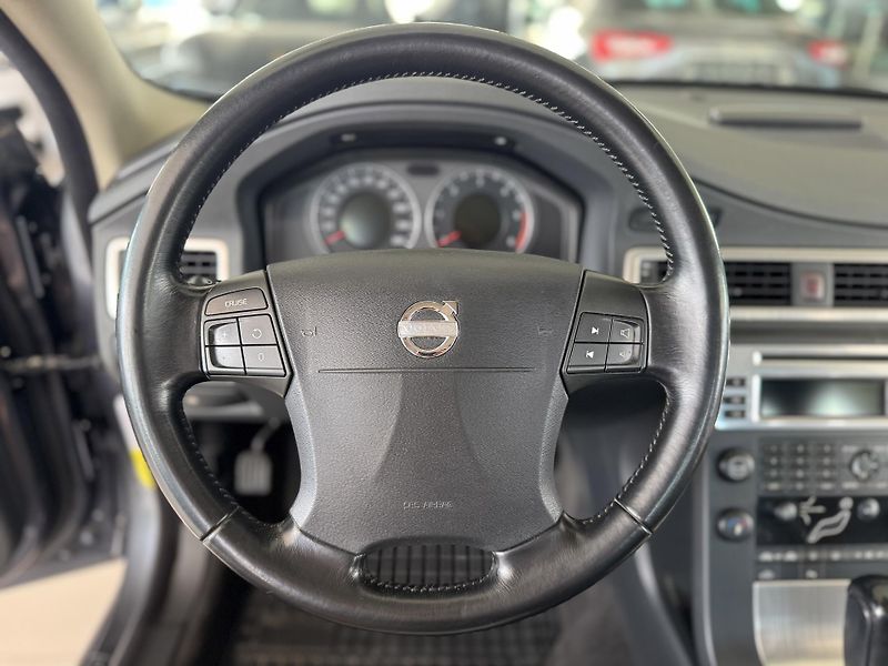 Volvo S80 D5 AUT*136kW*Nav*Tažné*TopStav - fotka 21 z 28