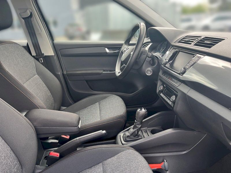 Škoda Fabia (2022) Ambition Plus 1.0 TSI DSG Navi - fotka 28 z 33