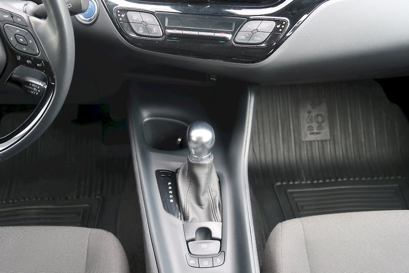 Toyota C-HR (2023) Comfort Business 1,8  Hybrid e - fotka 9 z 31