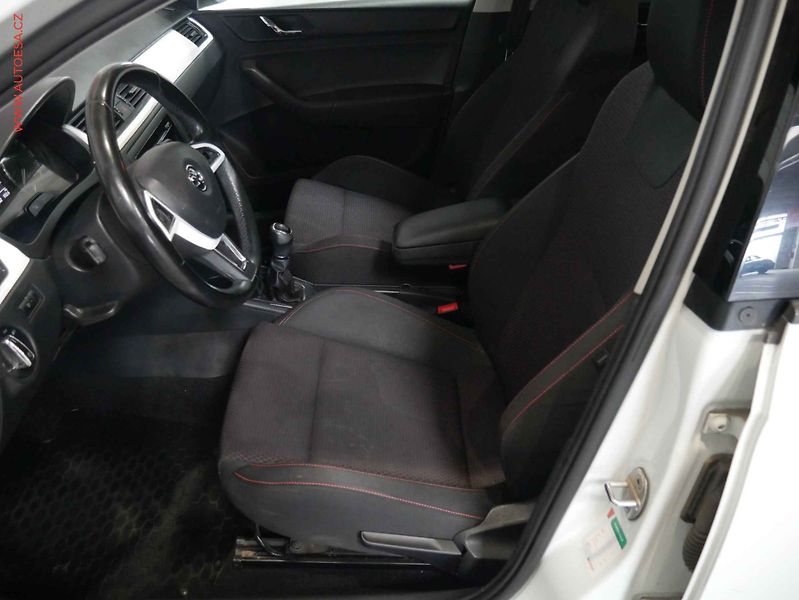 Škoda Rapid (2015) 1.2 TSi, ČR, Xenon, ponor - fotka 9 z 17