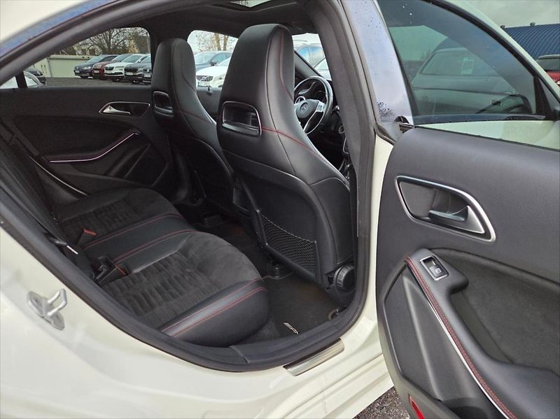 Mercedes-Benz CLA 1,8 100 KW 200 CDi automat - fotka 15 z 26