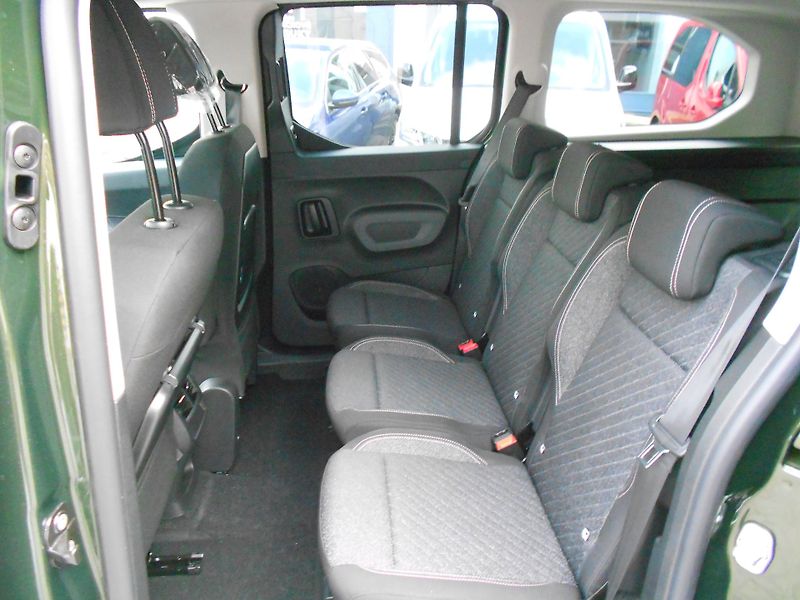 Peugeot Rifter LONG ALLURE BlueHDi 130 M6 - fotka 10 z 10