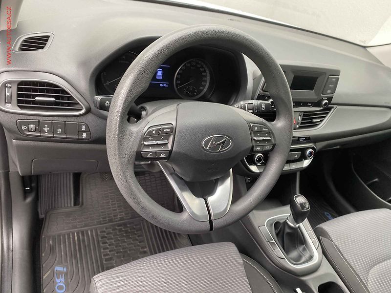 Hyundai i30 (2021) 1.5DPI, 1.maj,ČR, AC - fotka 12 z 16