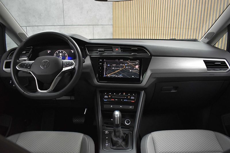 Volkswagen Touran 1.5 TSI TAŽNÉ*7.MÍST*DPH*ČR 1M - fotka 8 z 45