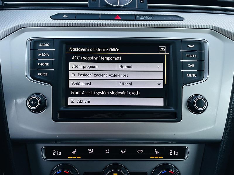 Volkswagen Passat 1.4TSI AUT TAŽNÉ SERVISKA LED - fotka 43 z 49