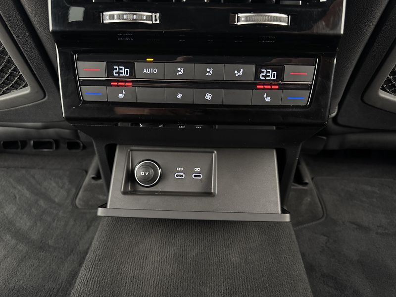 Volkswagen Touareg 3.0Tdi*1-MAJ*DPH*R-LINE*HUD* - fotka 19 z 49