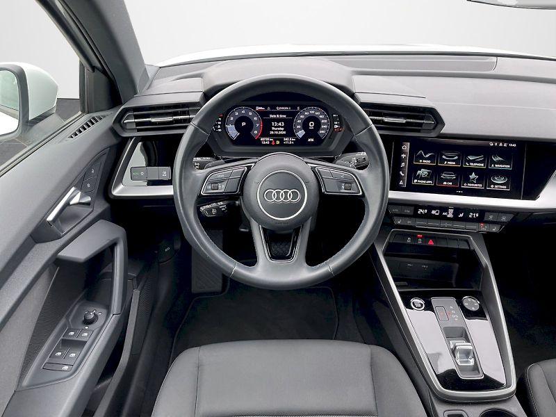 Audi A3 (2023) 30 TFSI 81 kW S-Tronic Basis - fotka 6 z 33