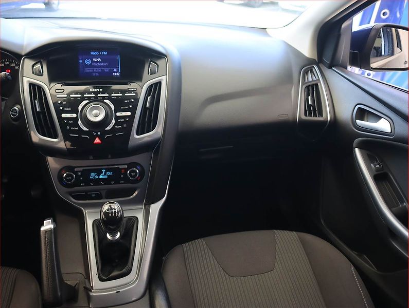 Ford Focus (2013) 2.0 TDCi, Serv.kniha, Navi - fotka 8 z 17