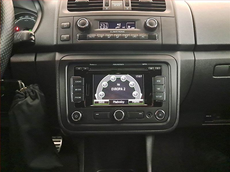 Škoda Fabia (2010) RS 1.4 TSI, Automat, Navi - fotka 12 z 17