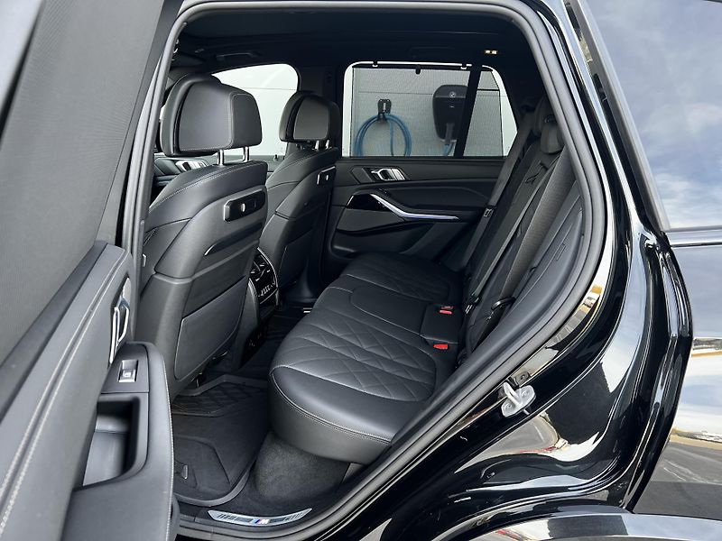 BMW X5 xDrive 30d M-Sport - fotka 8 z 35