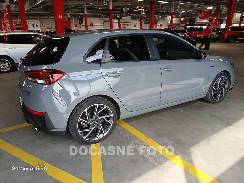 Hyundai i30 (2022) 1.6CRDI, 2.maj,ČR, servis - fotka 2 z 3