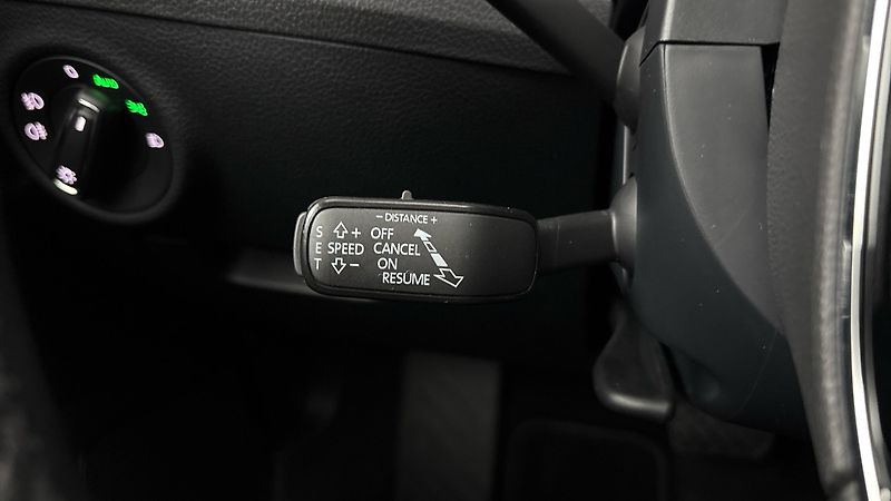 Škoda Superb 2.0 TDI DSG 4x4 Style Combi - fotka 14 z 30