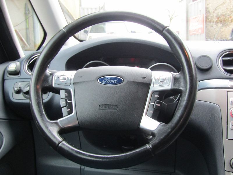 Ford Galaxy (2006) 2.0 TDCi 96kW  ZIMNÍ PNEU 7MÍS - fotka 16 z 40