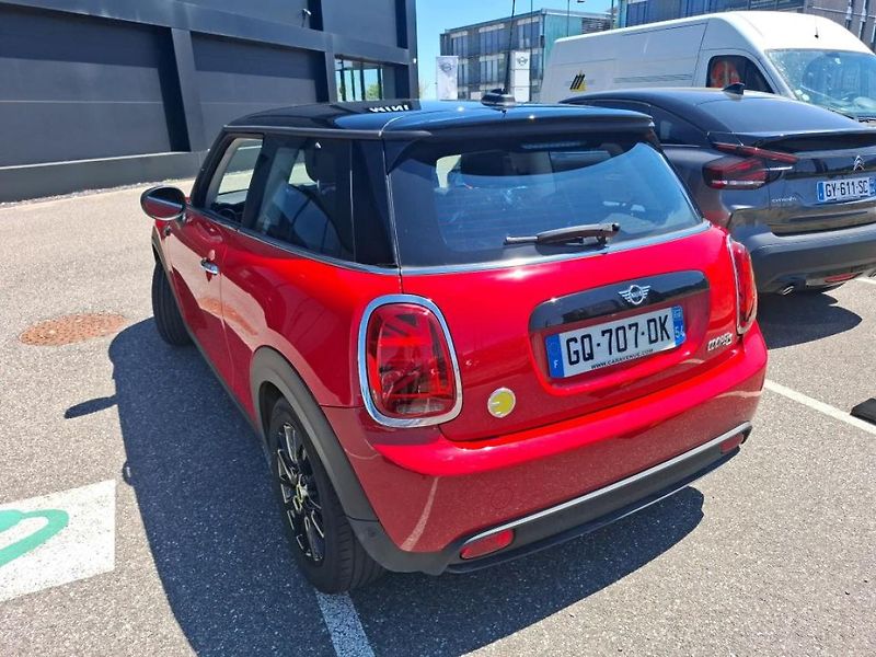 Mini Cooper SE - fotka 4 z 7