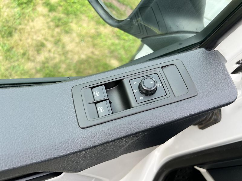 Volkswagen Transporter 2.0TDI 75KW,9MÍST,TZ,KLIMA,1MA - fotka 12 z 37