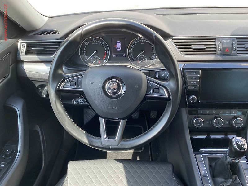 Škoda Superb (2017) 2.0 TDi, Style, kamera - fotka 11 z 17