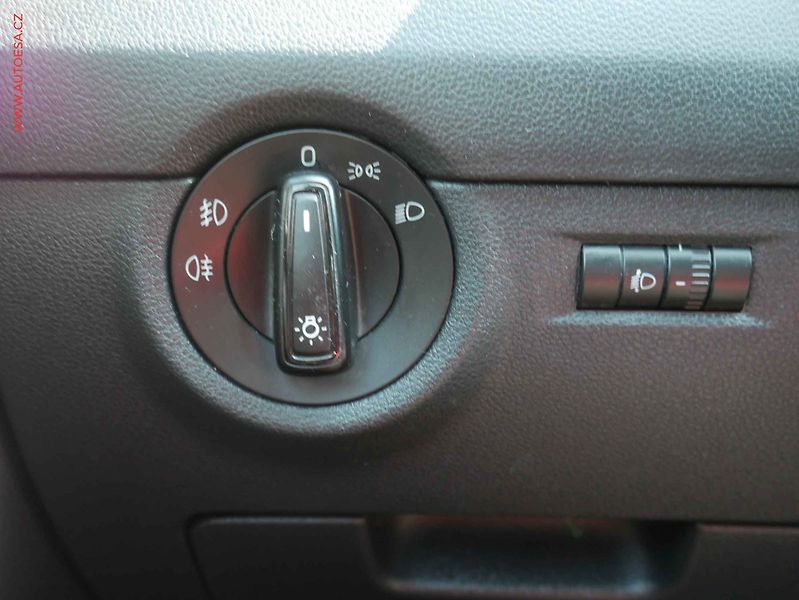 Škoda Octavia (2015) 1.6 TDI, ČR, AC, výhřev sed. - fotka 16 z 16