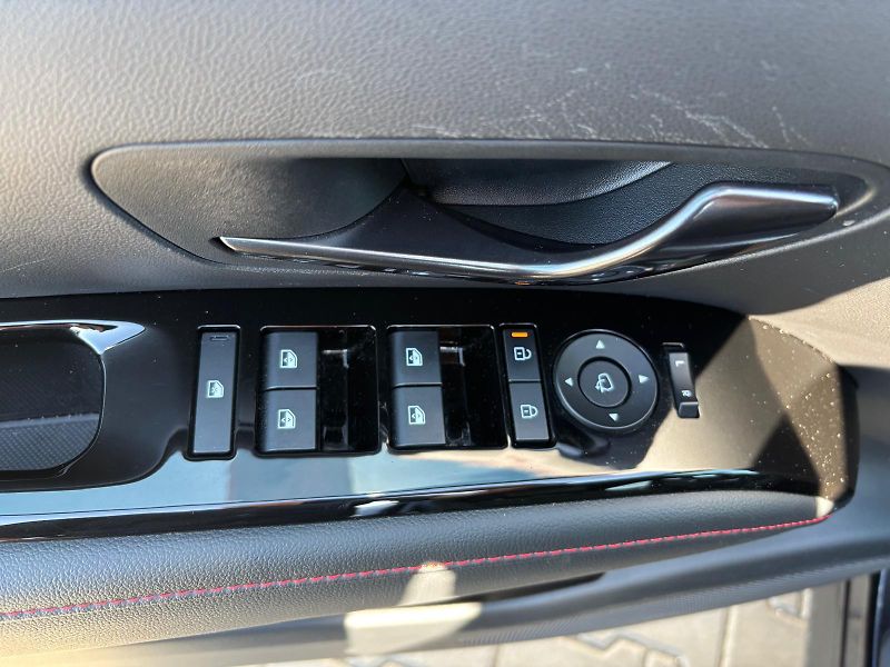 Hyundai Tucson 1.6 T-GDI DCT 118kW N-Line - fotka 12 z 29