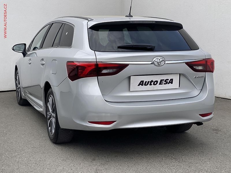 Toyota Avensis (2016) 2.0 D-4D, Sport, kůže, +ALU - fotka 6 z 18