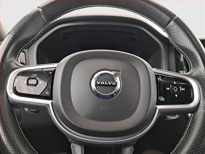 Volvo XC60 (2018) R-Design T5 AWD - fotka 18 z 21