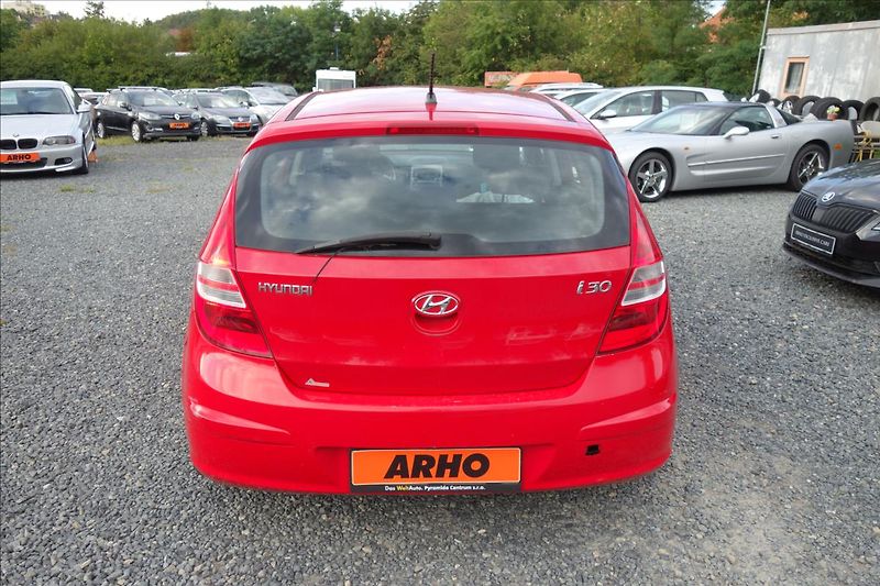 Hyundai i30 1,4 i, ČR, SERV.KN., COMFORT. - fotka 4 z 4