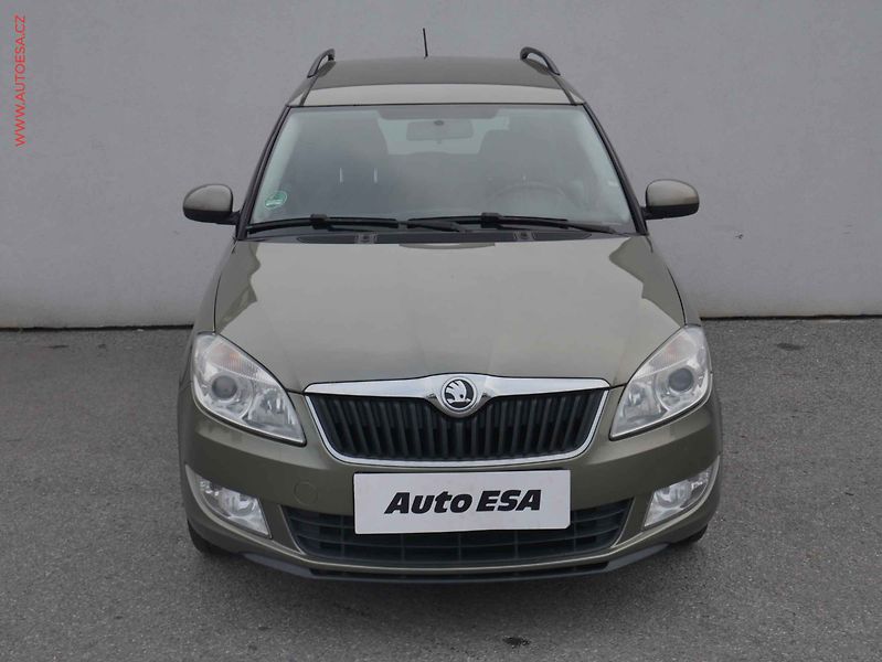 Škoda Roomster (2015) 1.2TSi, ČR, AC, výhřev sed - fotka 2 z 13