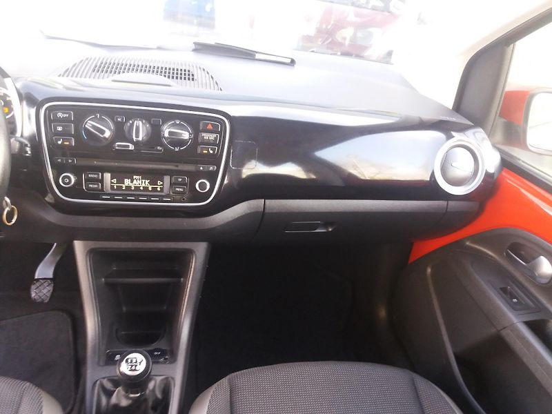 Volkswagen up! 1.0i,55kW,  ZADÁNO!!! - fotka 17 z 30