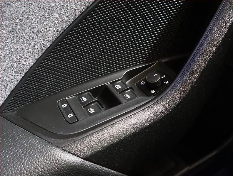 Škoda Octavia (2025) Top Selection 1.5 eTSI mHEV - fotka 18 z 22