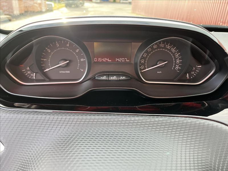 Peugeot 2008 1,2 PureTech 81KW 1.MAJITEL ČR - fotka 23 z 40