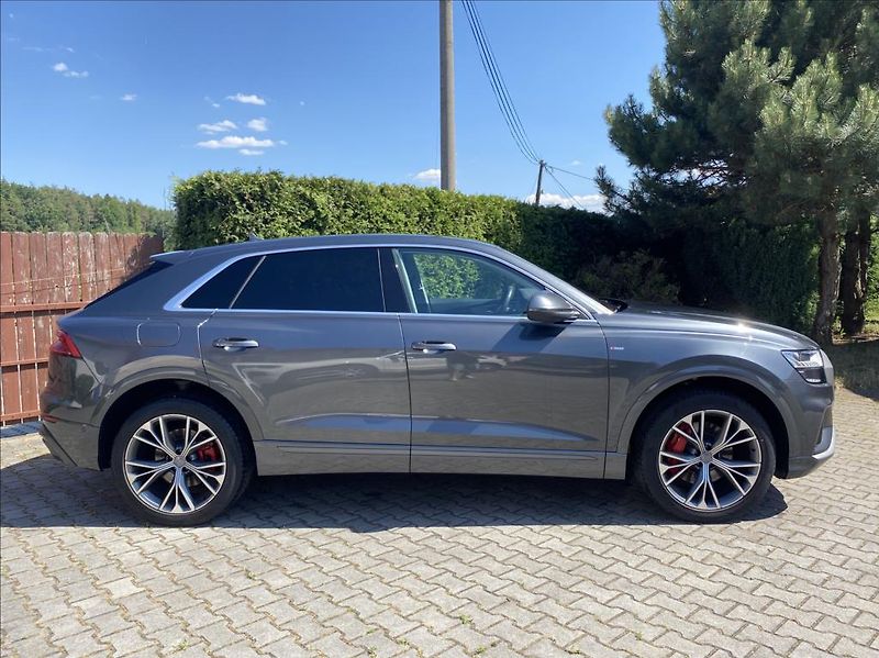 Audi Q8 3,0 55TFSi quattro Sport - fotka 6 z 47