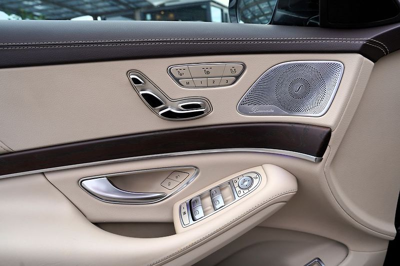 Mercedes-Benz Třídy S (2018) S 400d Long/4M/AMG/Burmester/Č - fotka 15 z 50