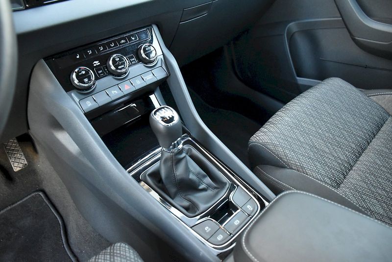 Škoda Karoq (2025) Top Selection 1,5 TSI 110 kW 6 - fotka 13 z 37