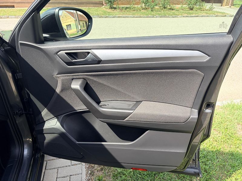 Volkswagen T-Roc 1.0TSI LED VIRTUAL REZERVACE - fotka 45 z 47