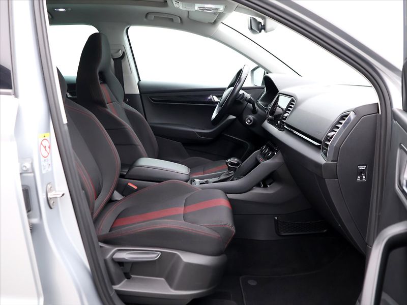 Škoda Karoq 1,6 TDI DSG Style Sport Navi - fotka 13 z 39