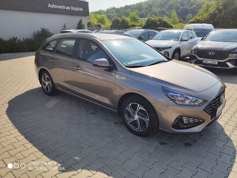 Hyundai i30 1,5 - fotka 2 z 9