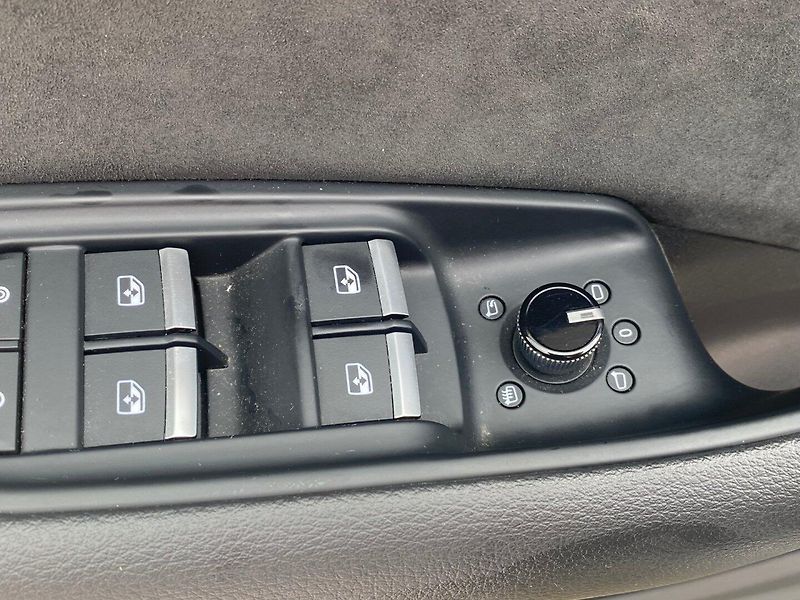 Audi Q8 (2019) 50 3.0 TDi 210kW Quattro Sline - fotka 24 z 35